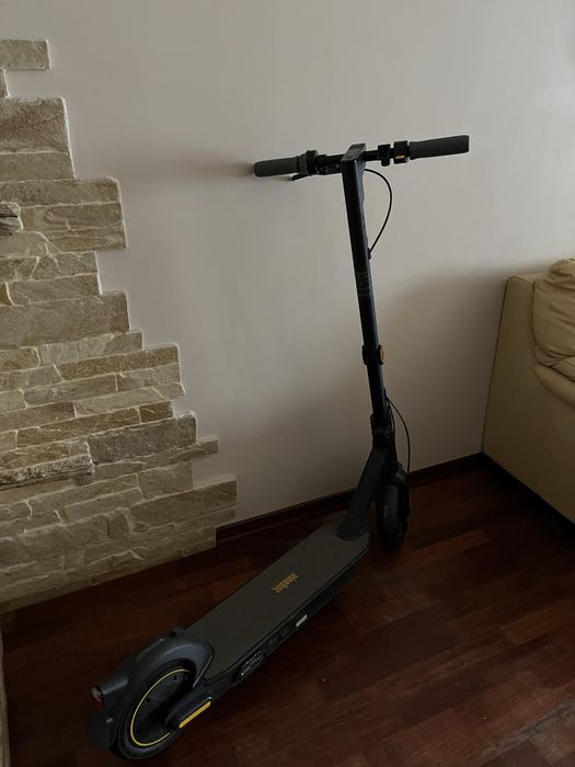 Продам електросамокатNinebotKickScooter