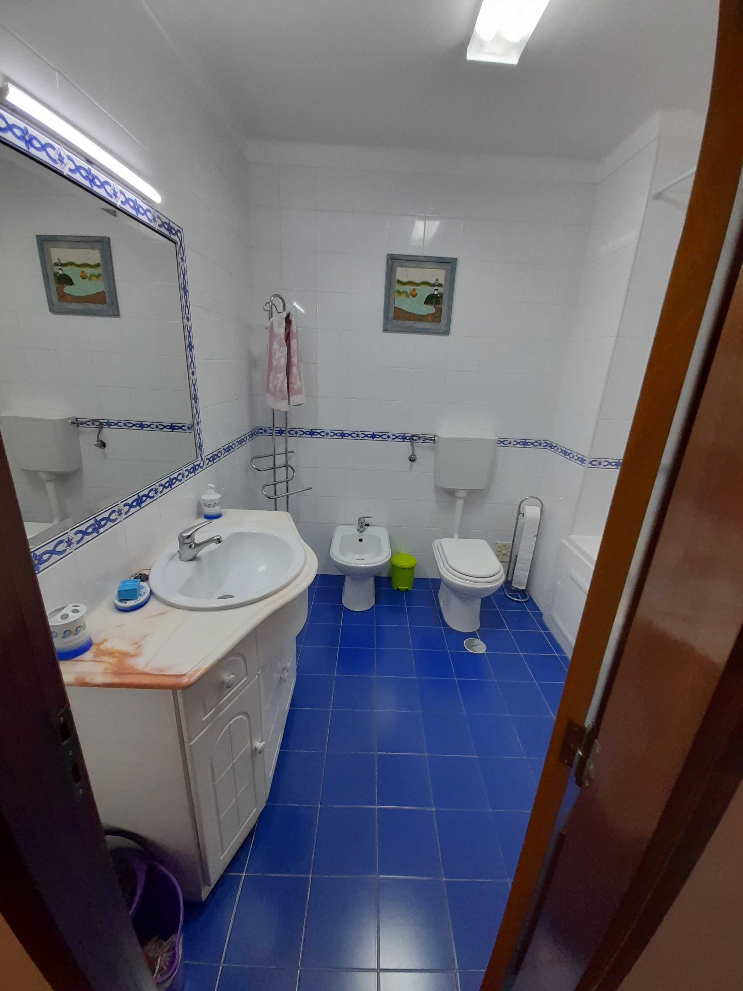 Alugo Quarto S.Domingos a elemento Feminino