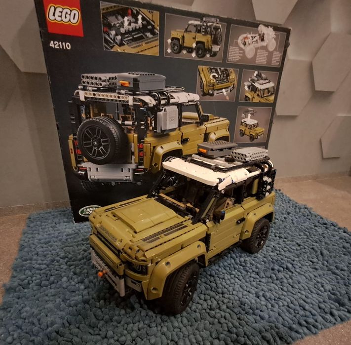 LEGO 42110 Technic  Land Rover Defender

700zł