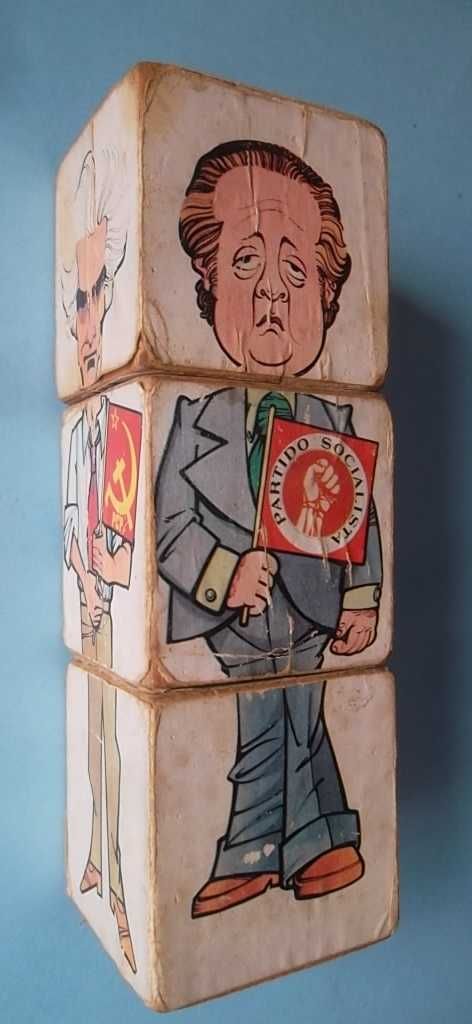 Cubos figuras políticas Sá Carneiro Mário Soares Álvaro Cunhal