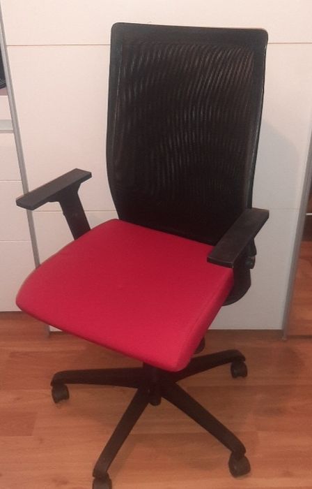 Fotel obrotowy Nowy Styl .