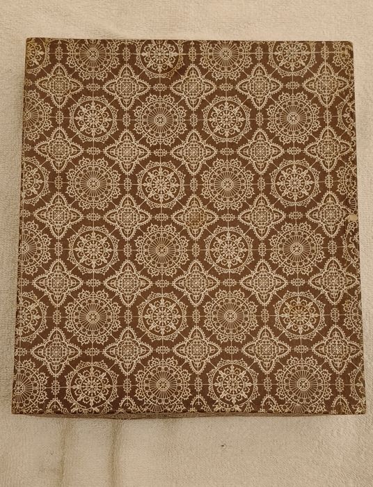 Caixa com copos de licor