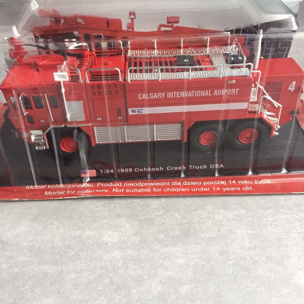 Kolekcja strażackie giganty wozów strażackich oshkosh crash truck 1:64