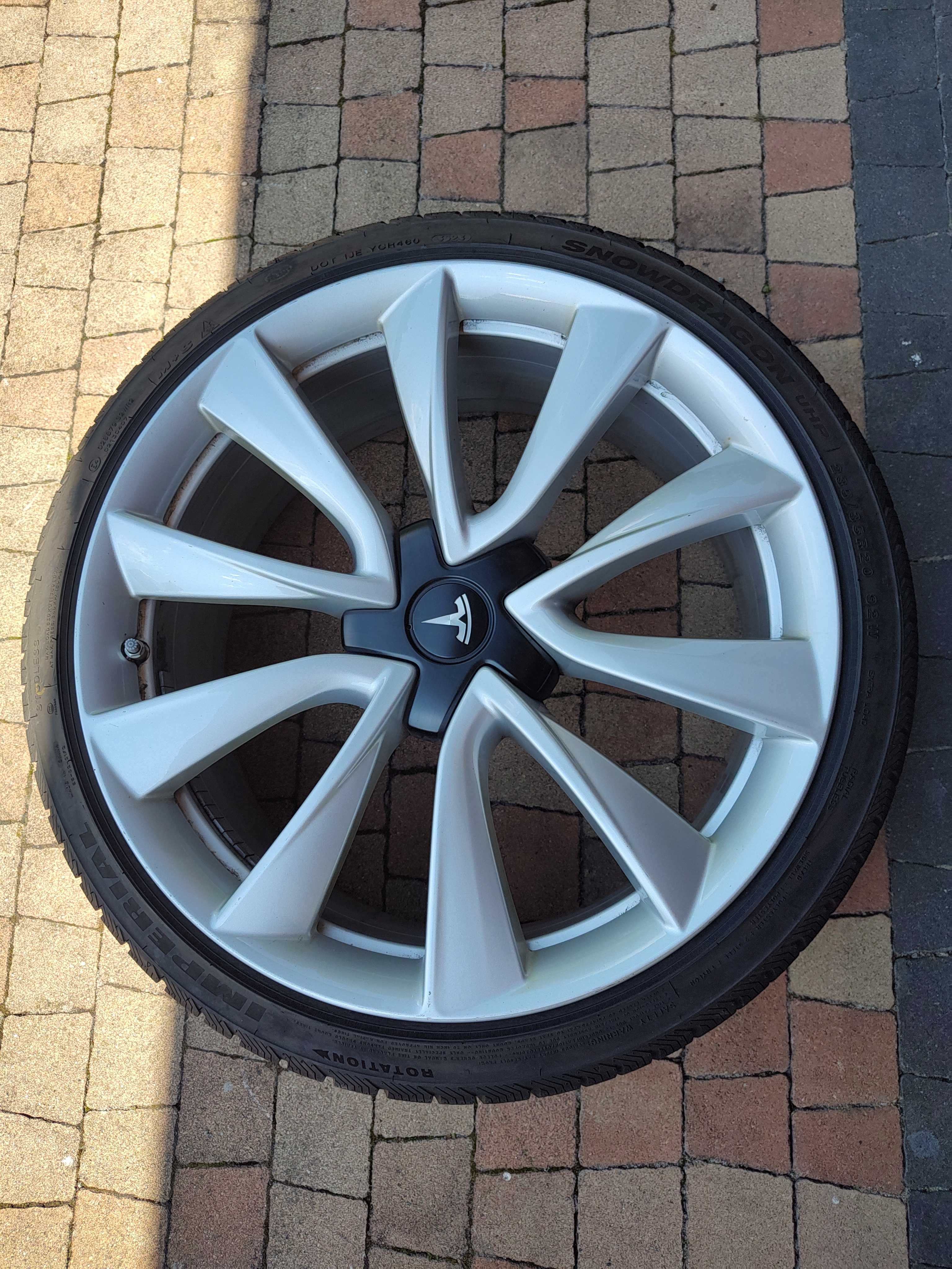 4 x Koła Aluminiowe TESLA 3  5x114,3 ET35 Opony 235/35/20 - 8 mm !