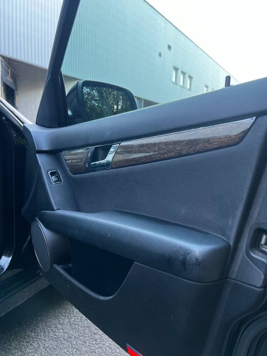 Wynajem aut klasy premium. Mercedes-benz kombi 2.0 diesel