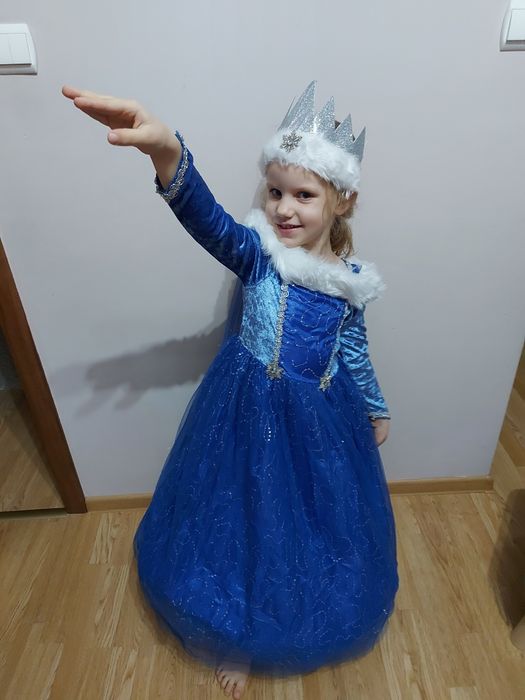 Piękny kostium księżniczki Elzy roz. 116