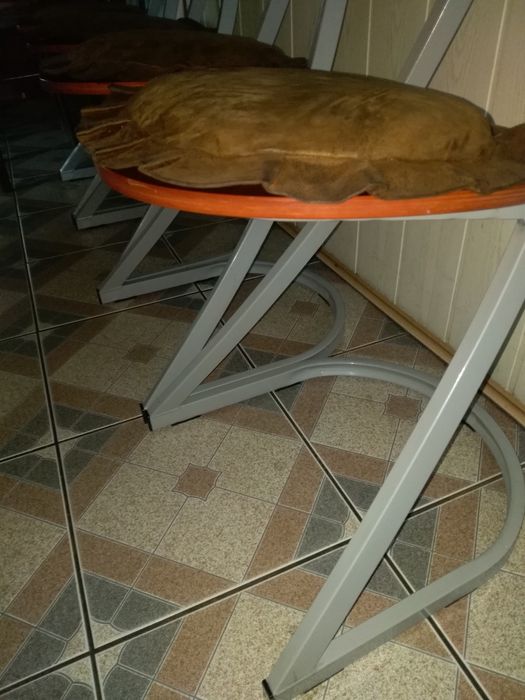 Krzesła metalowe z profila nowoczesne w stylu loft młodzieżowe