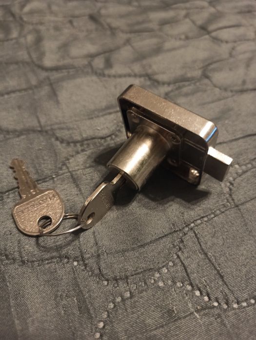 Zamek meblowy 2 kluczyki do szafki, biurka