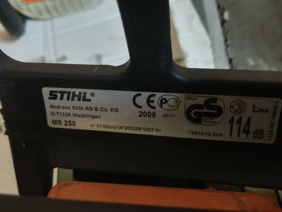 Piła spalinowa Stihl w dobrym stanie, widoczna na zdjęciach