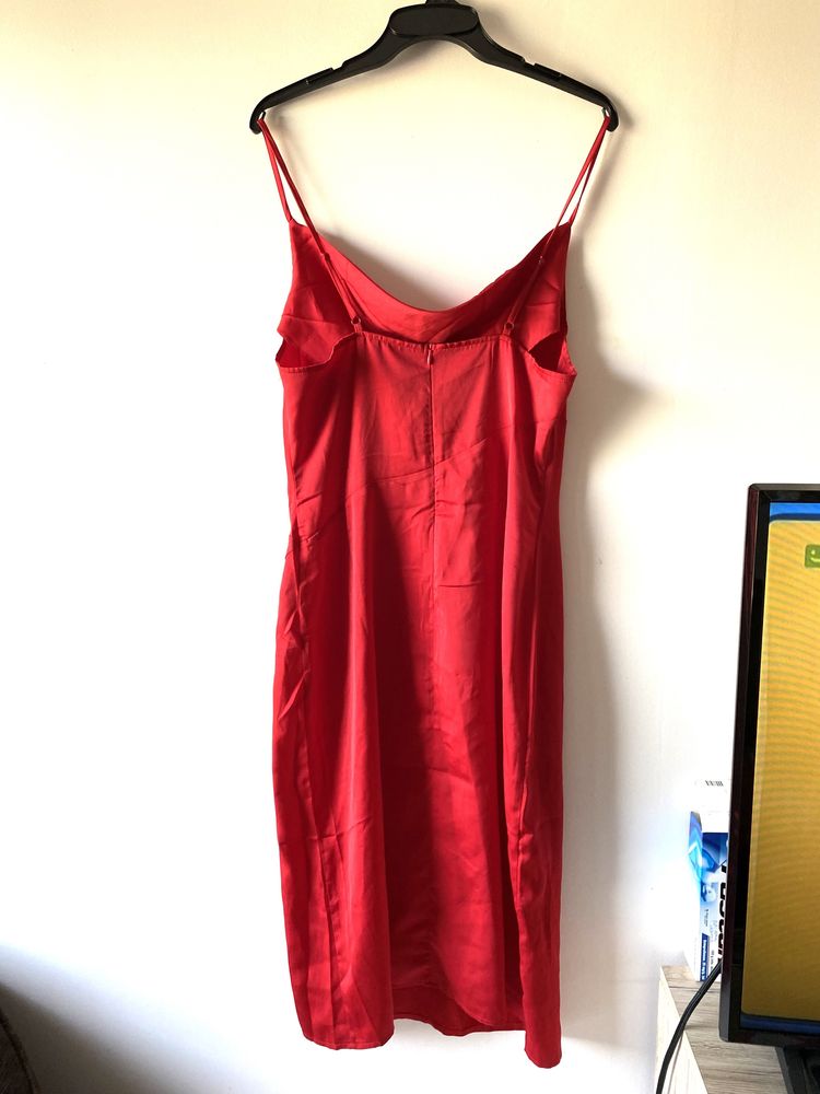Nowa czerwona satynowa sukienka midi lejacy dekolt rozciecie rozporek