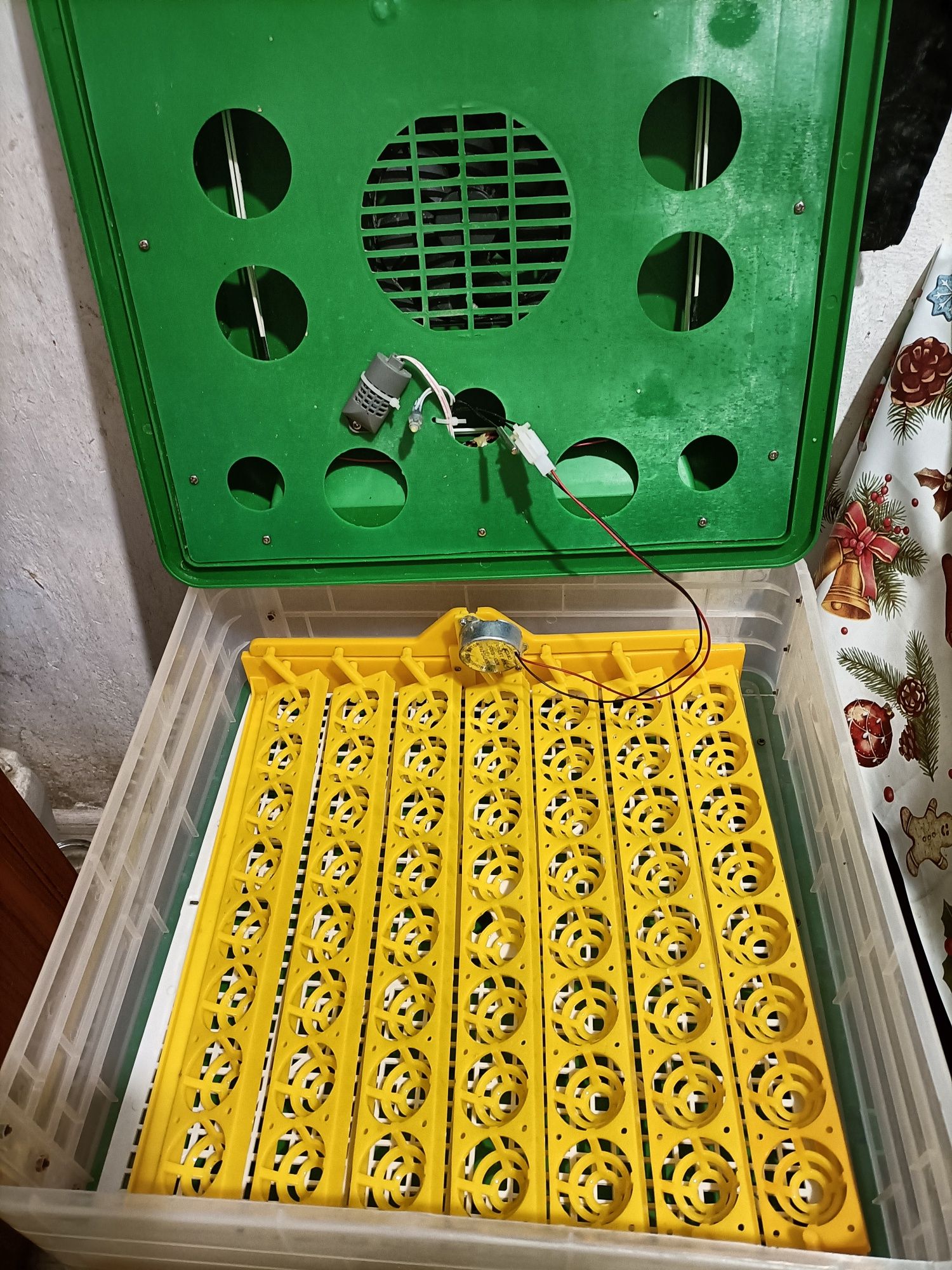 Продам інкубатор автоматичний