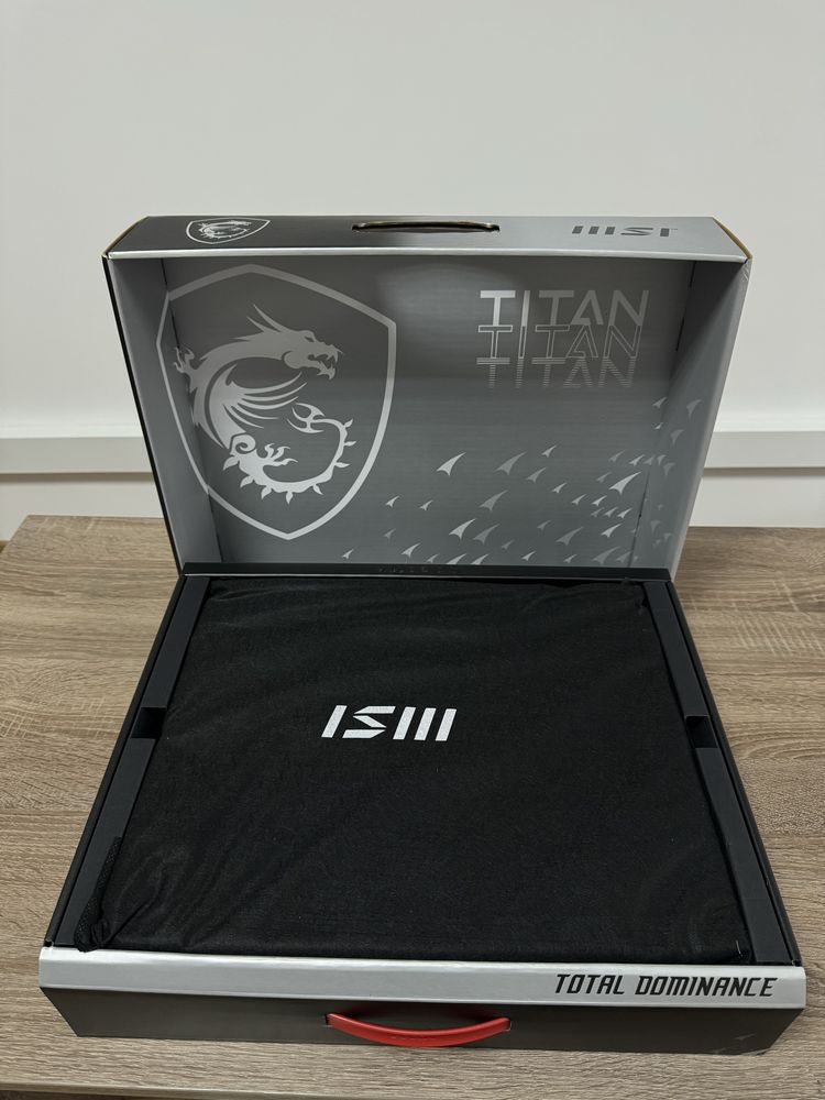 Ноутбук MSI TITAN GT77HX 13VI-028US