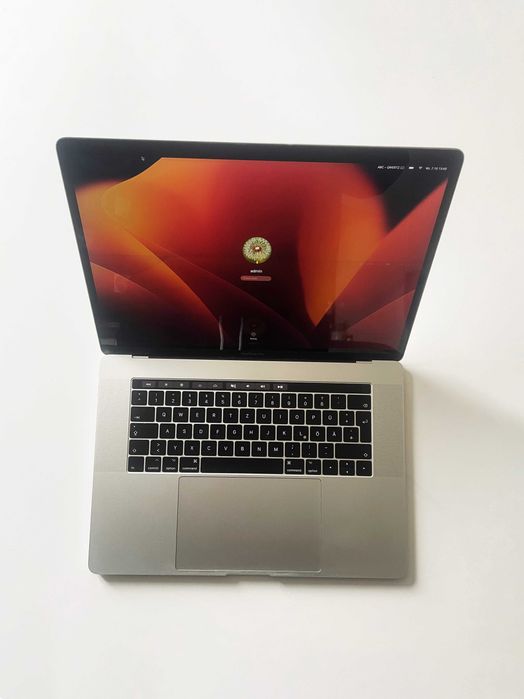 MacBook Pro 15,4 2017 A1707 / i7 2,9GHz / Radeon Pro 560 4GB / 16GB