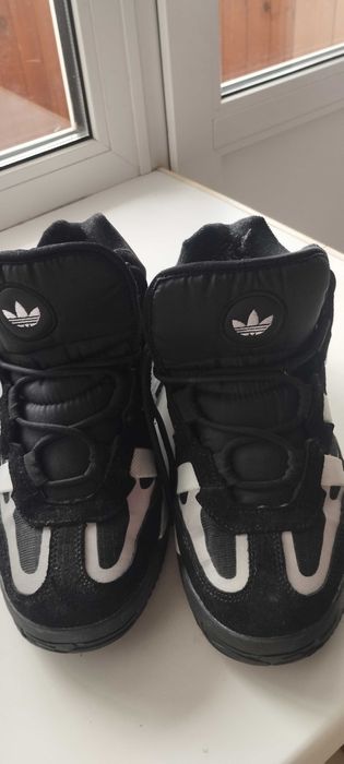 Зимові кросівки.