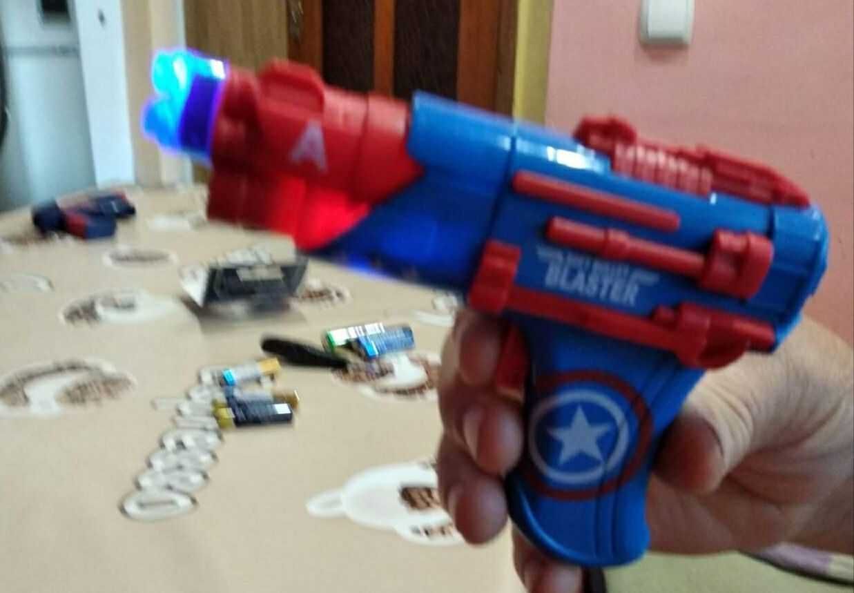 Яскравий Blaster для малечі.