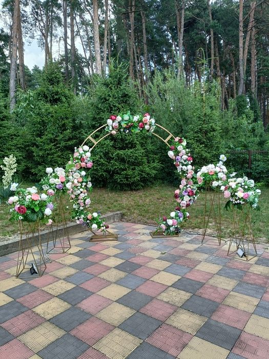 Арка з квітами, декор весілля, декор виїзної церемонії, весільного ст
