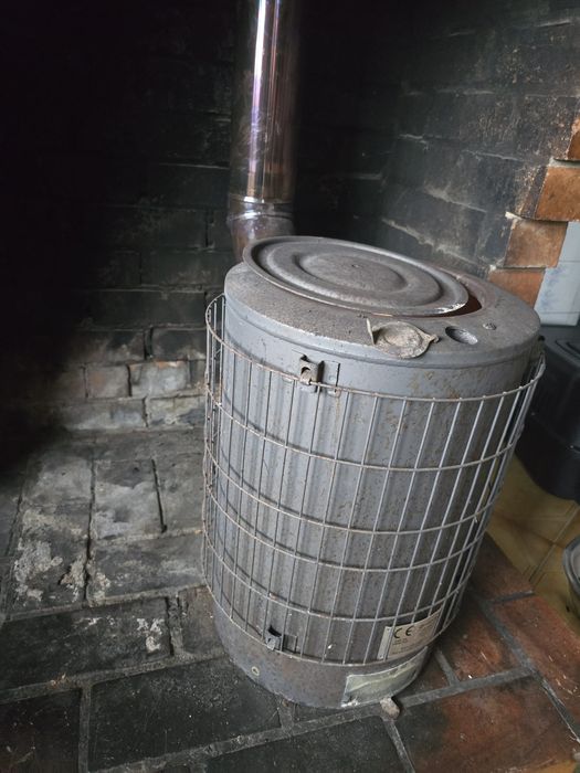 Vendo salamandra a lenha mais tubos