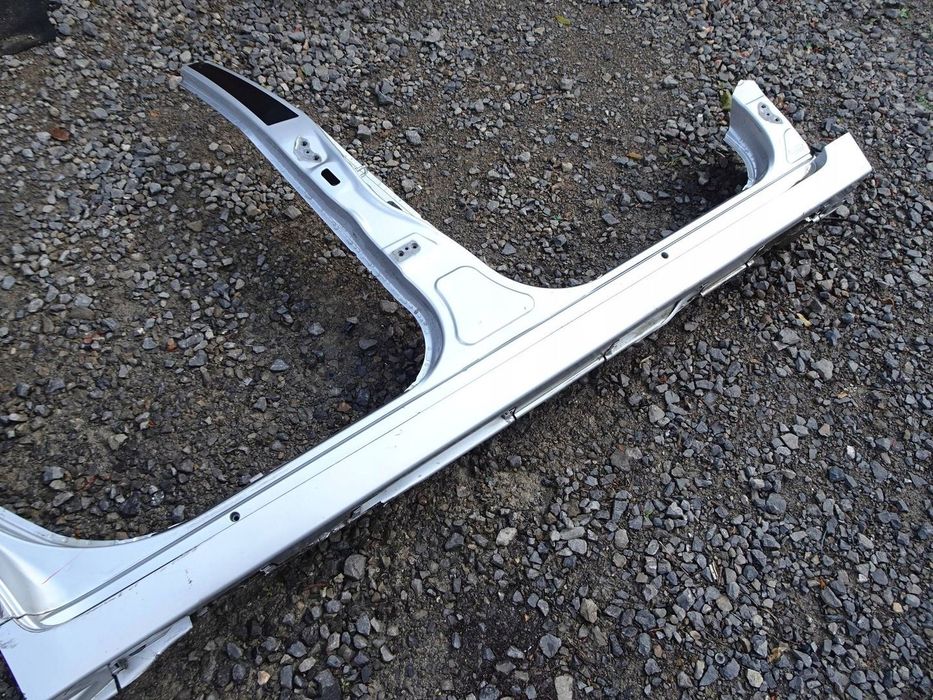Toyota Verso 2009 Prawa strona Próg