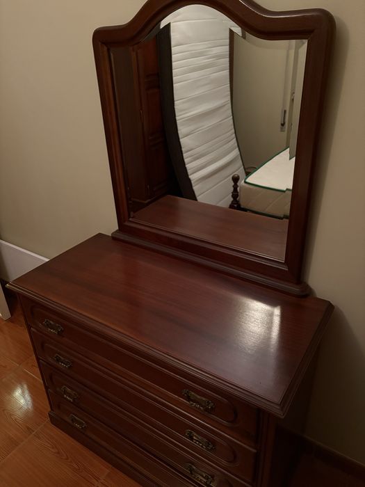 Cómoda com espelho