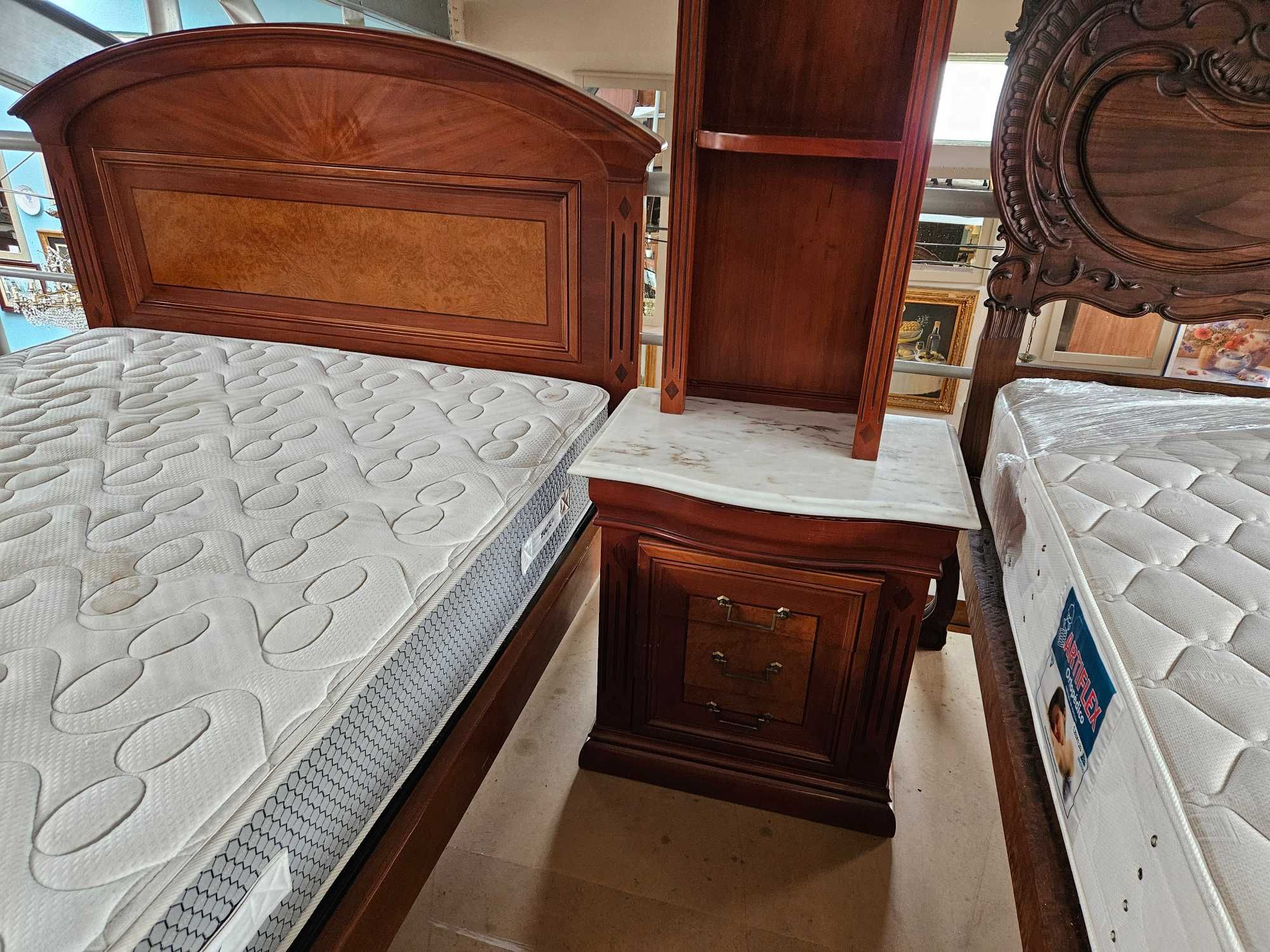 Magnifico conjunto de cama, mesas de cabeceira e est