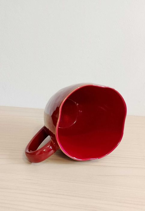 Piękny duży kubek Home&You, czerwony zdobiony, 400 ml /nowy/.