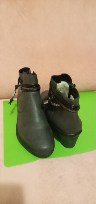 Ботинки зимові жіночі