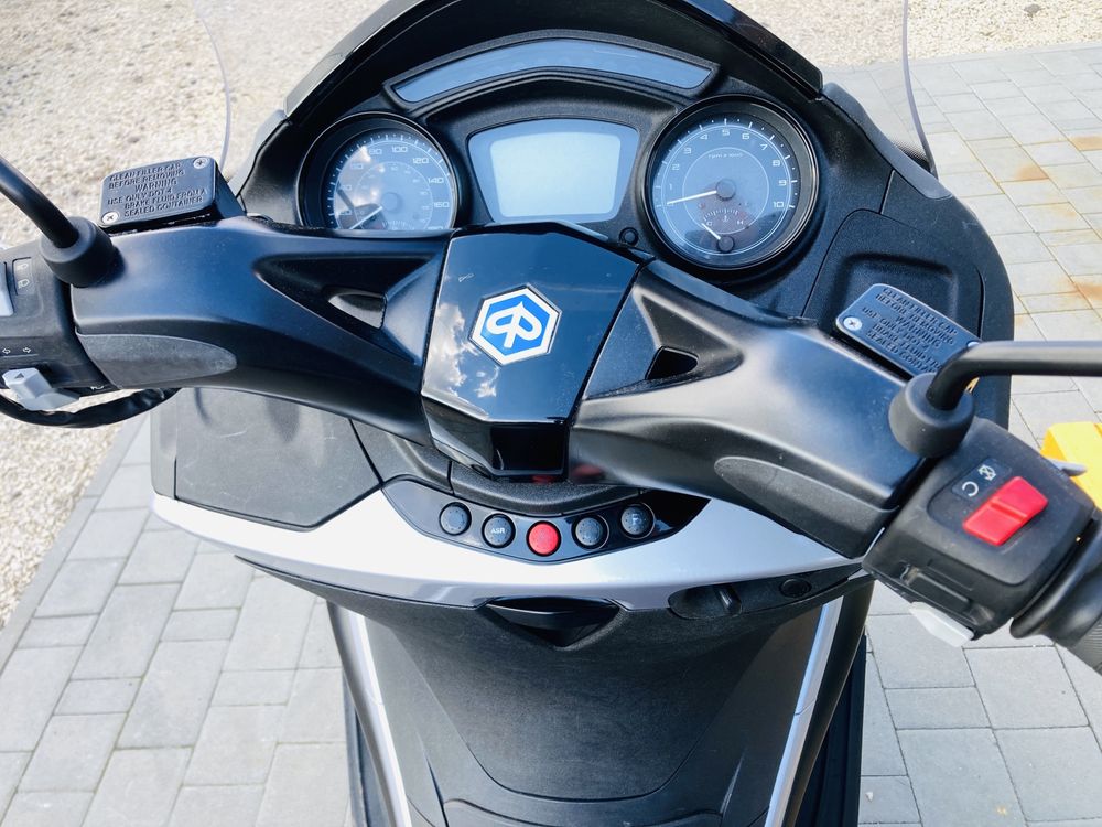 super skuter piaggio x10 rok  abs ASR  podgrzewane manetki