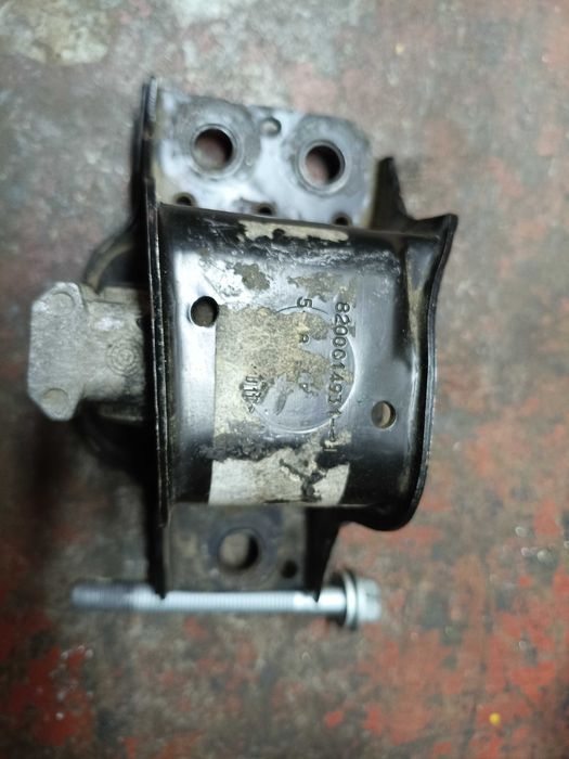 Продам верхню опору двигуна меган 2 1.6 бензин