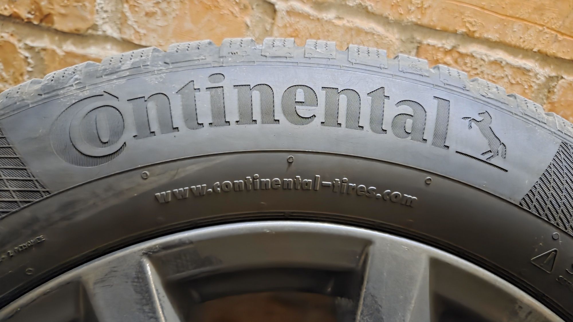 Opony zimowe Continental 205/60 R16 H - bez felg