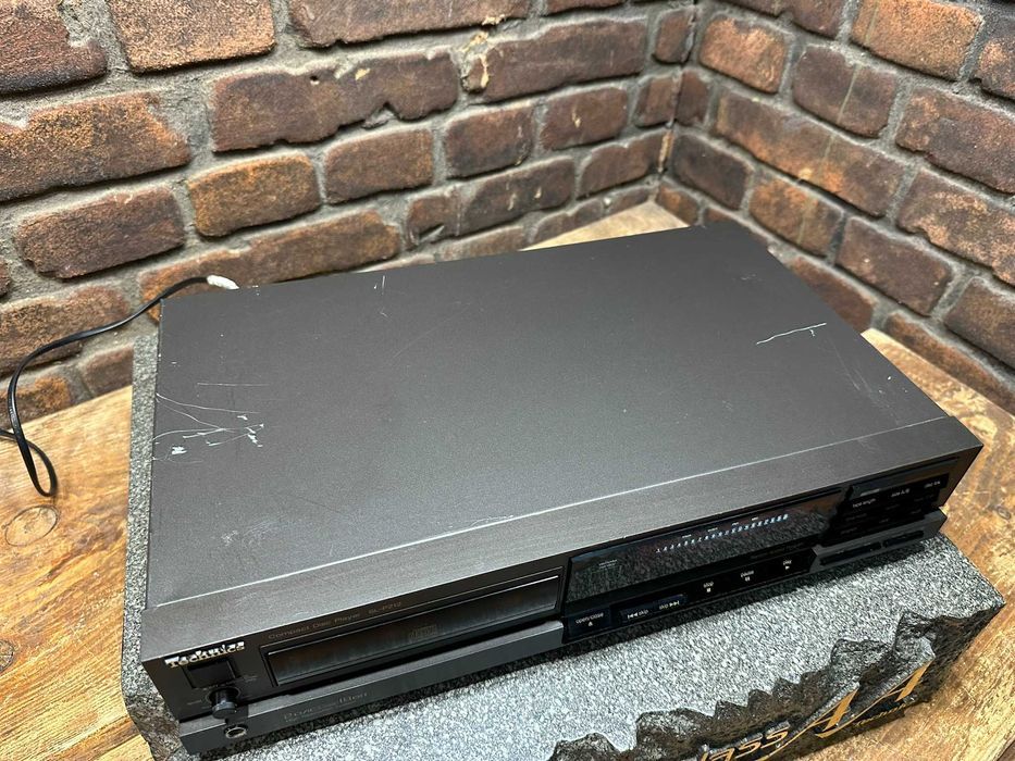 Odtwarzacz CD Technics SL-P 212