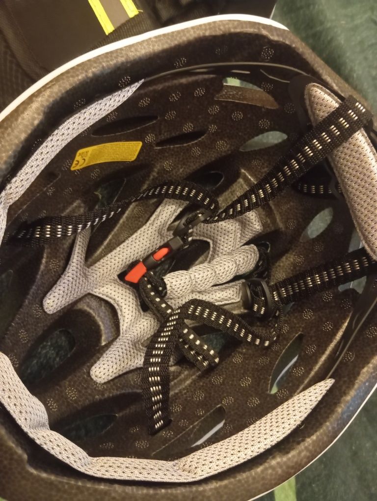 Kask rowerowy + torebka na ramę