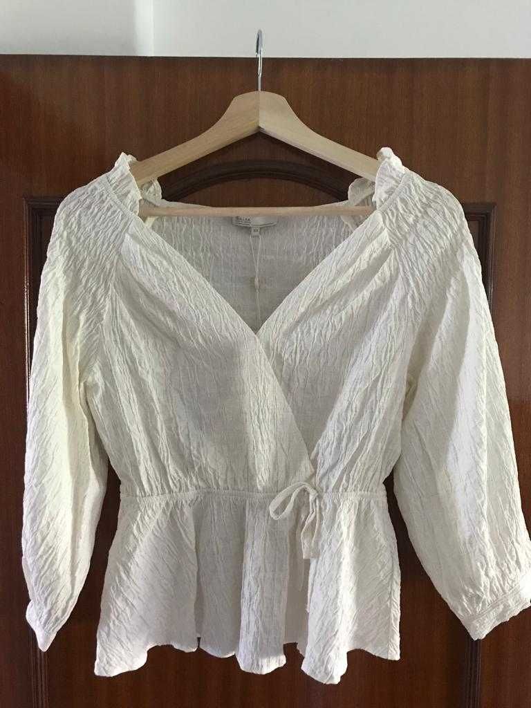 Blusa Branca com decote em V (Salsa)