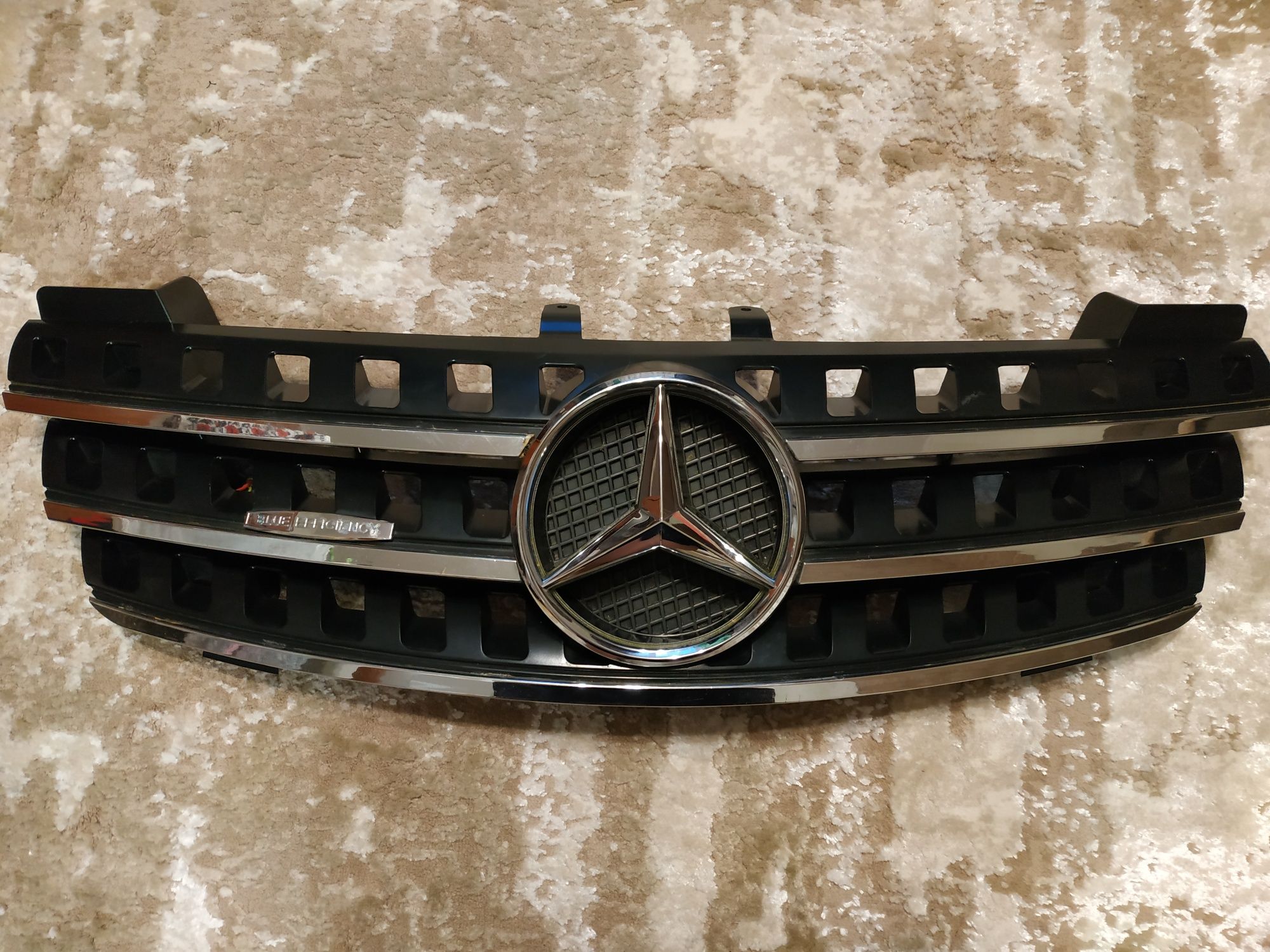 Решітка (решетка) радіатора  Mercedes ML-class W-164, BMW X1 F48