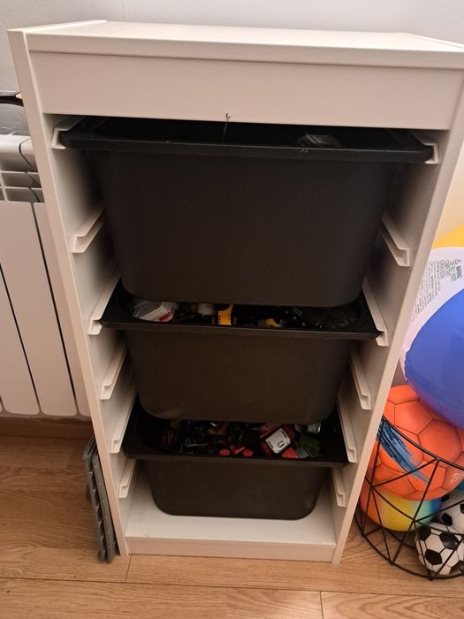 Regal ikea czarne pudła