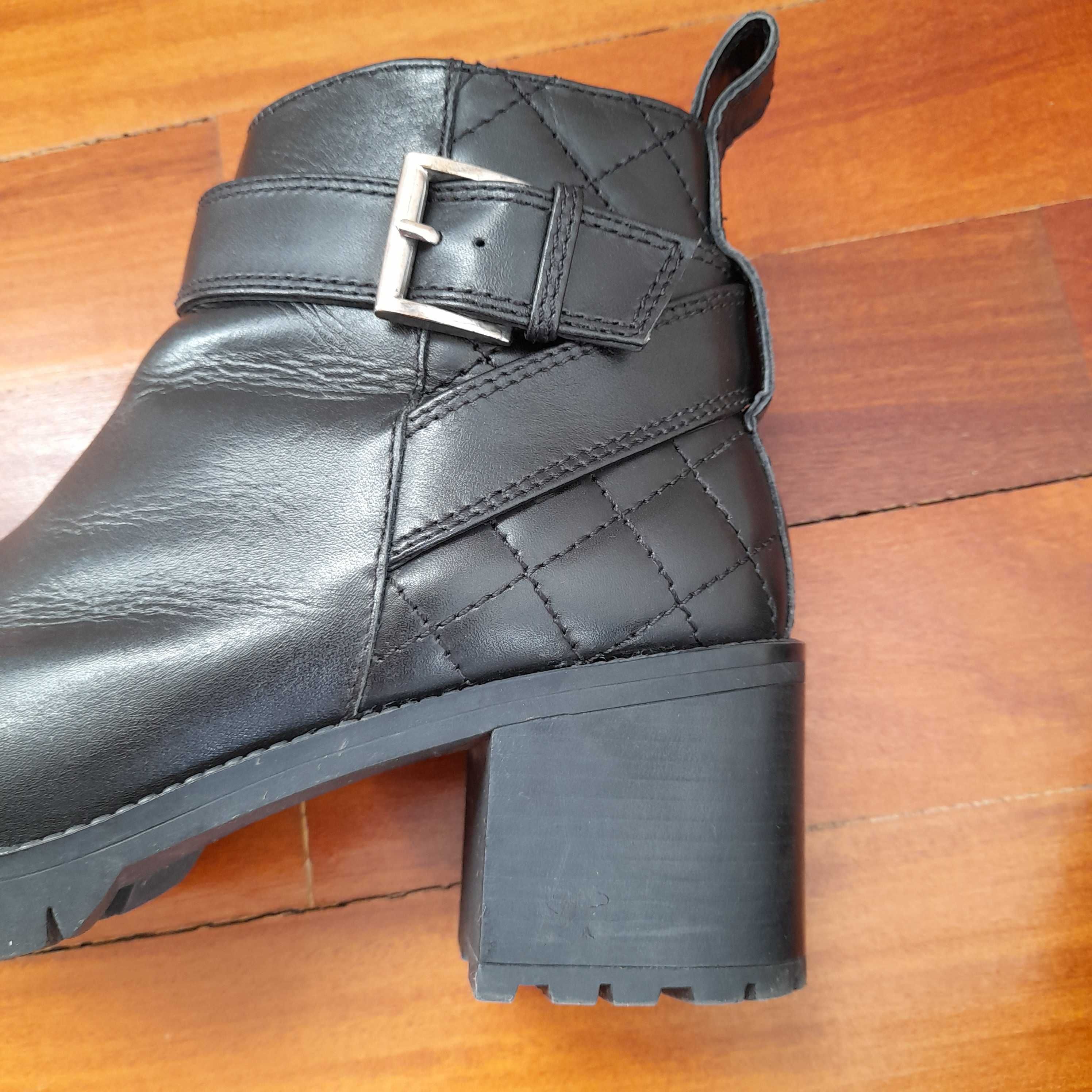 Botins/botas pretas Bimba Y Lola