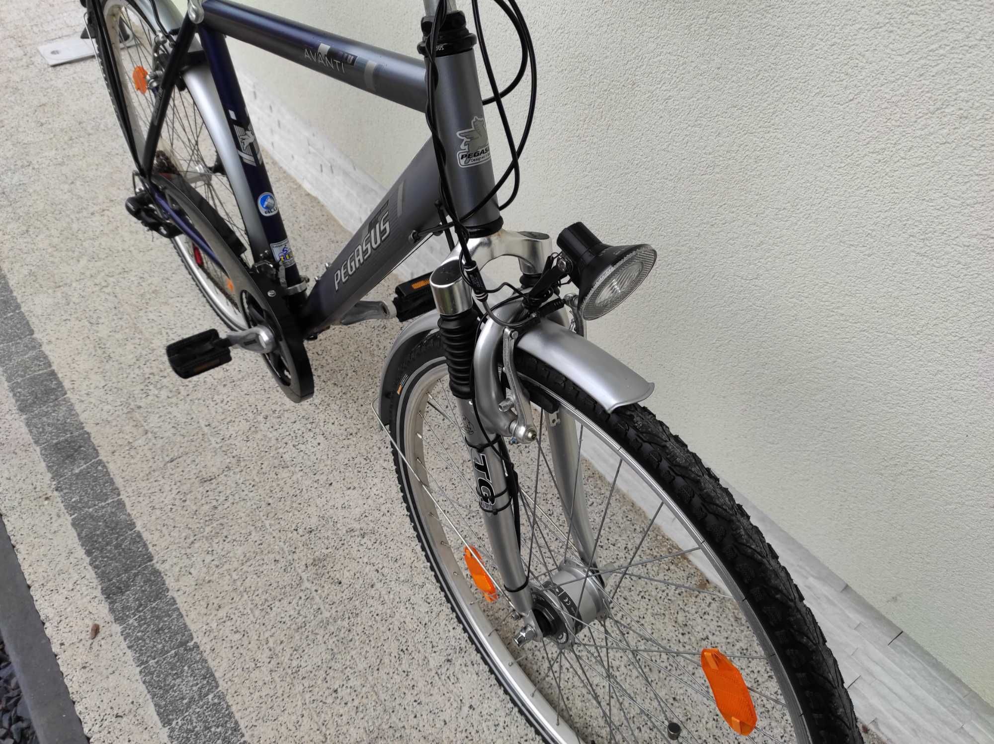 Rower PEGASUS AVANTI - trekking, koła 28, alu, 2x amor, prądnica