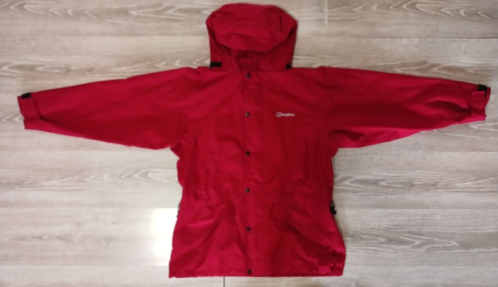 У НАЯВНОСТІ Berghaus водонепроникна куртка