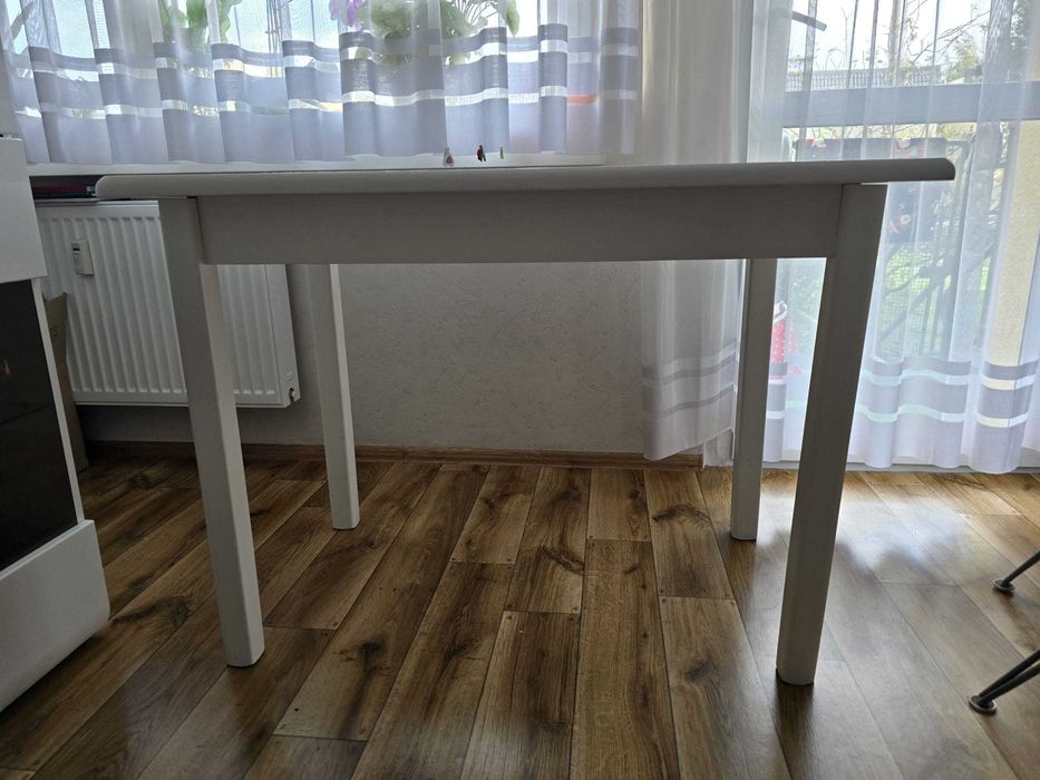 Sprzedam biały stół