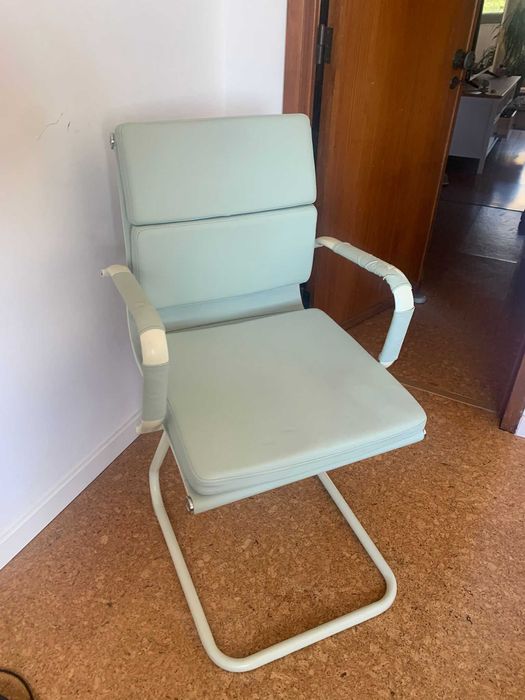 Cadeira escritório acolchoada verde