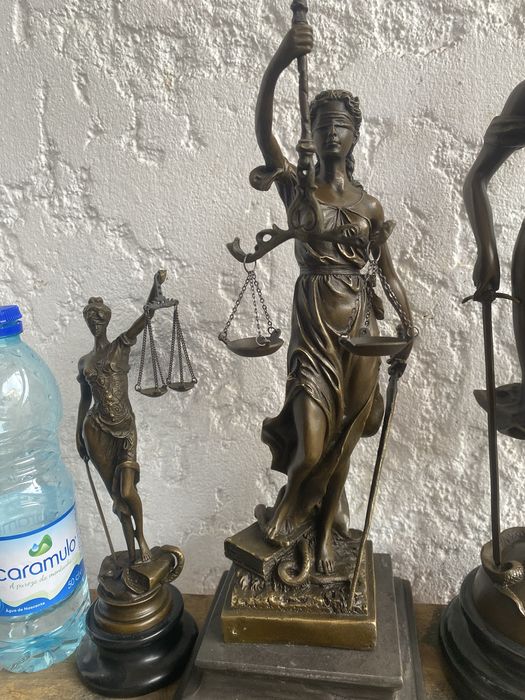 Balanças da Justiça em bronze