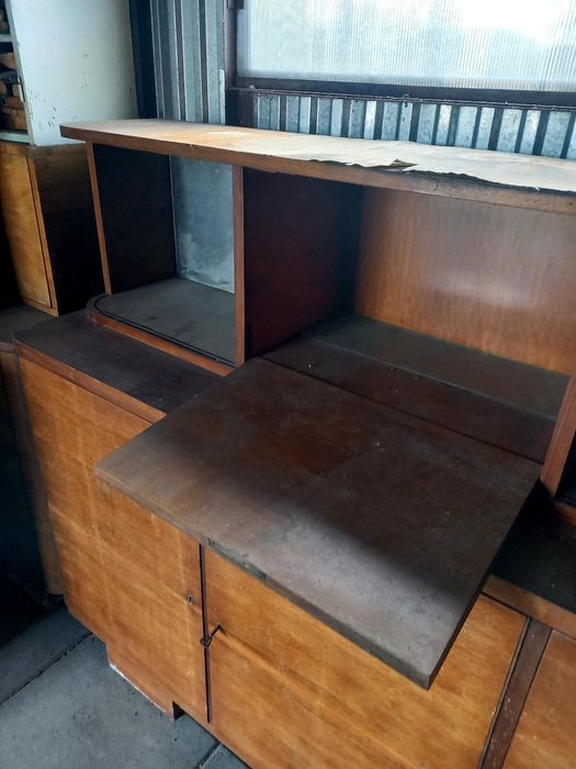 Kredens z czasów PRL do renowacji