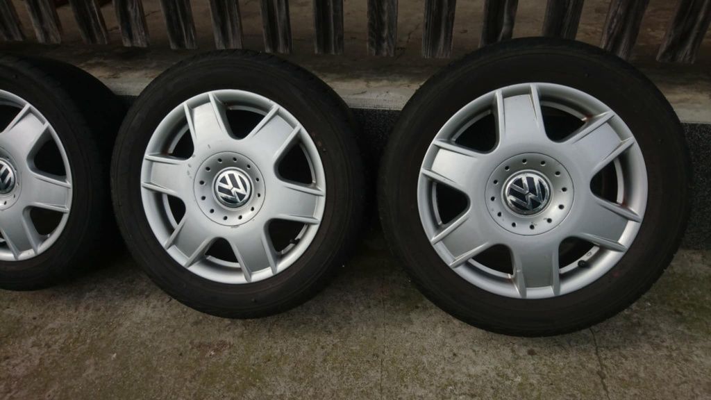 Sprzedam alufelgi vw bora z oponami