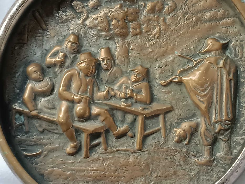 Mała platerowana patera z motywem