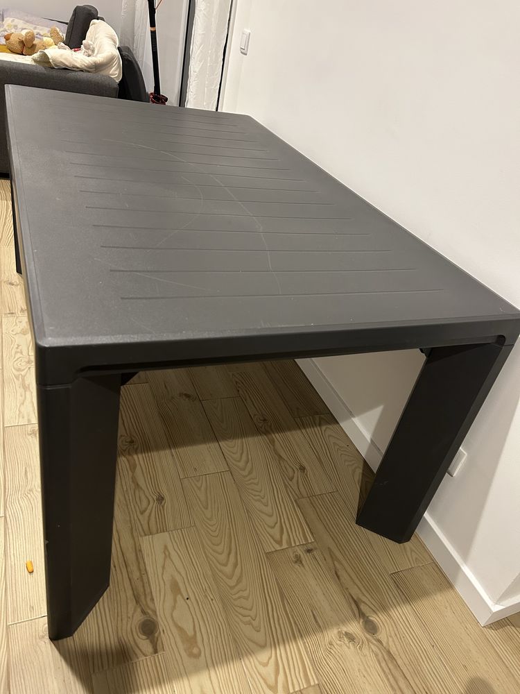 Mesa otima e resistente para seu lazer