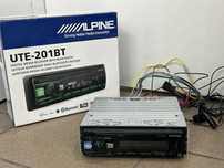 Radio samochodowe Alpine UTE-201BT 1-DIN