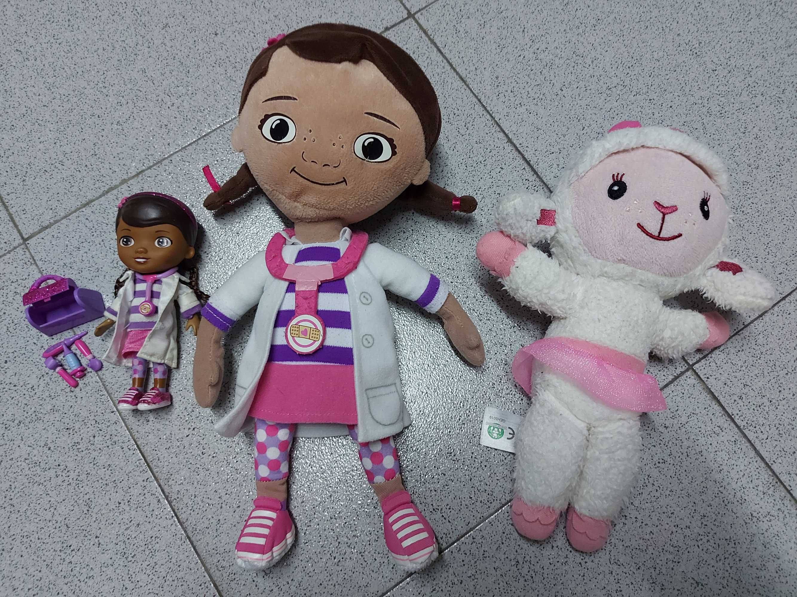 Mala e Bonecos Doutora Brinquedos + Mala de Médico