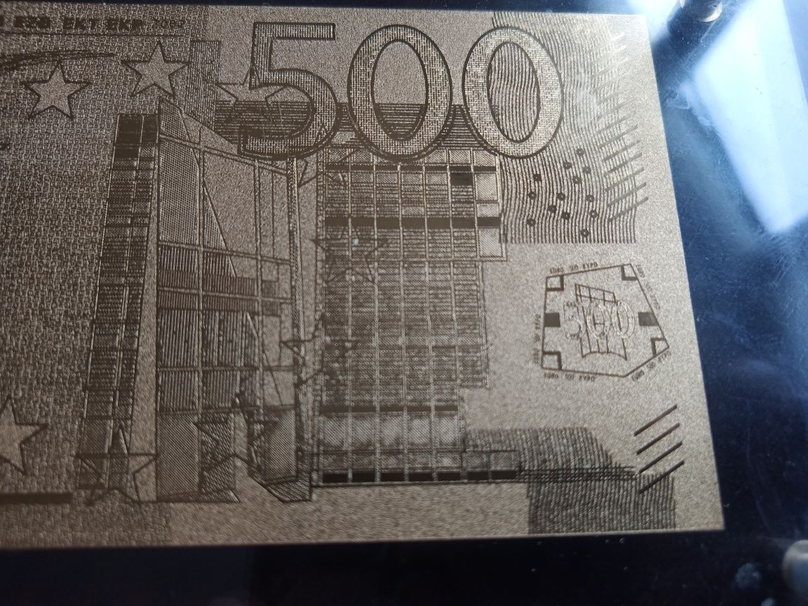 Купюра 500 евро покрита золотом.