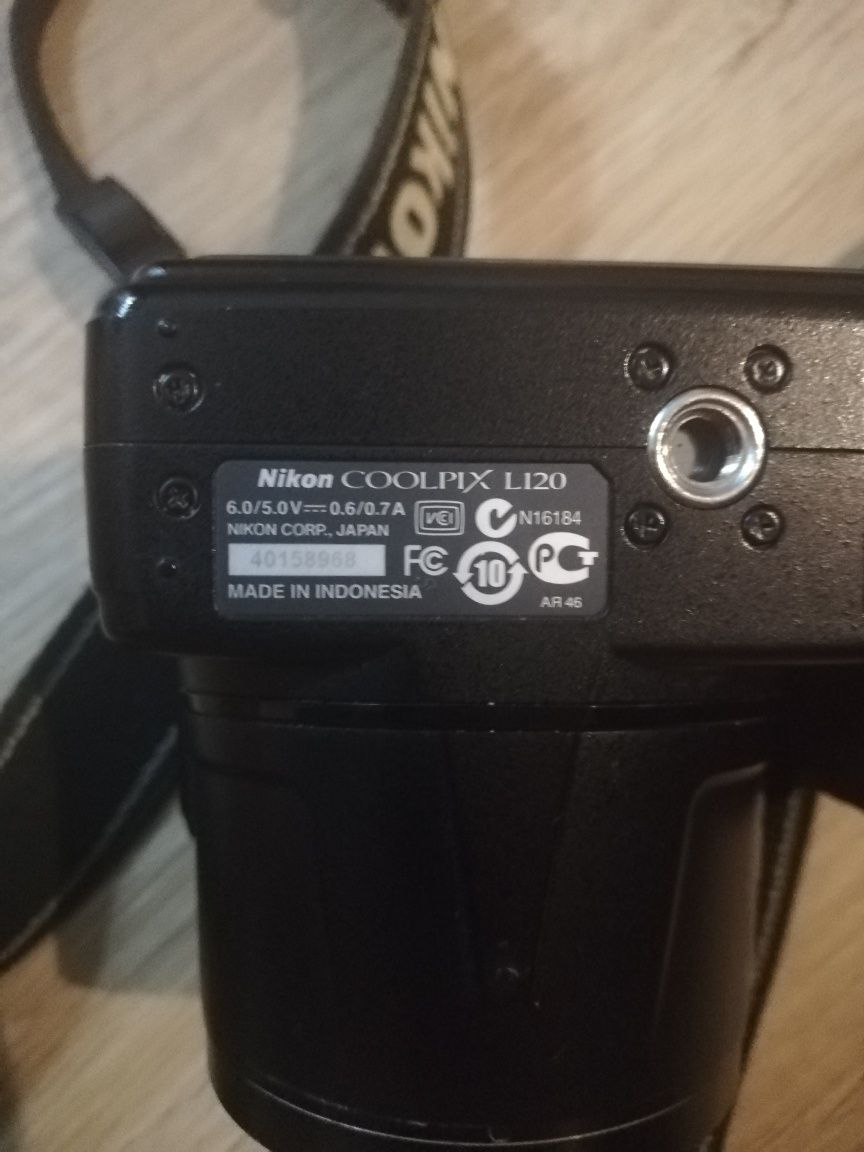 Máquina fotográfica NIKON coolpix L120