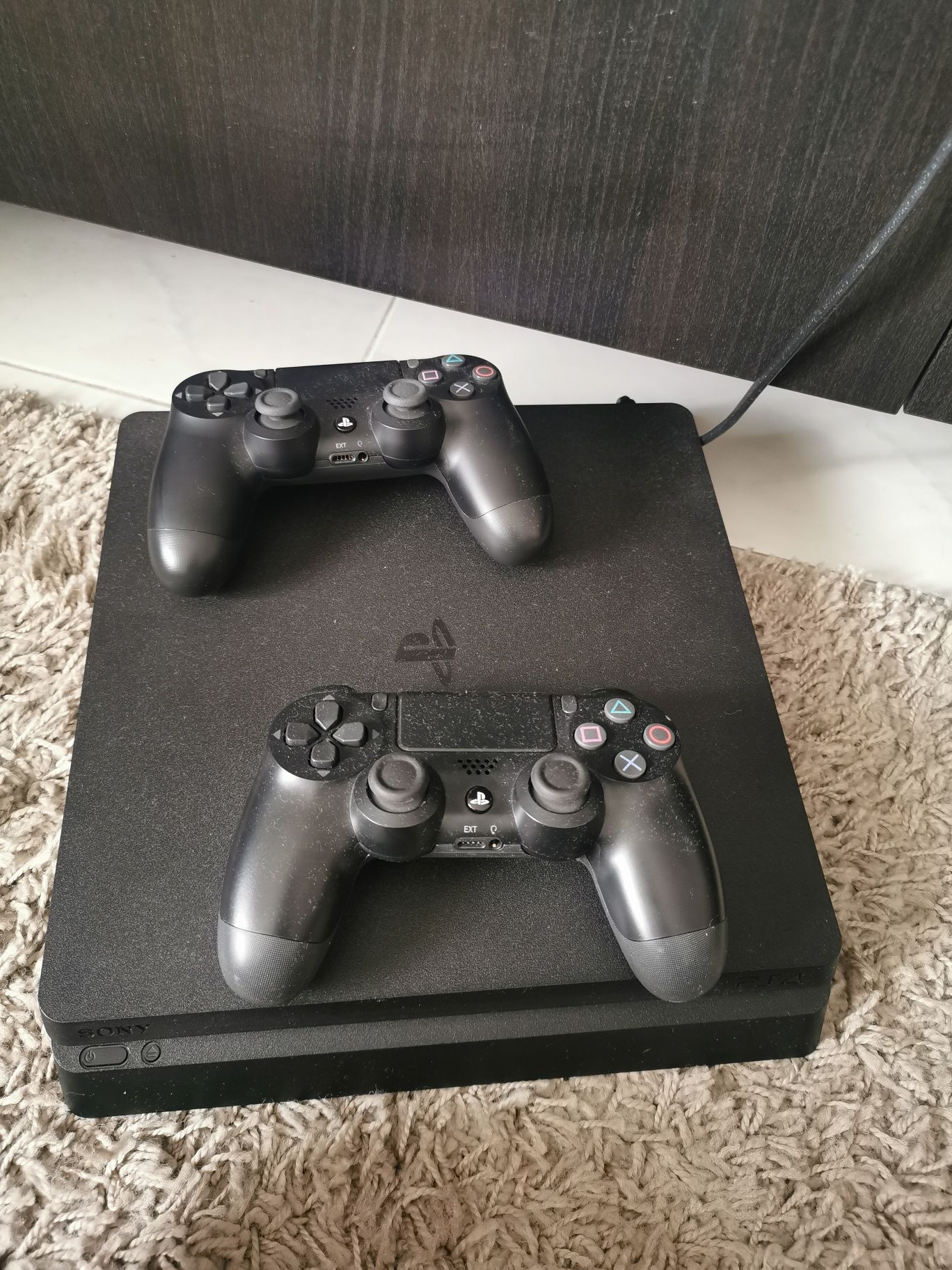 Playstation 4 c/ 2 comandos