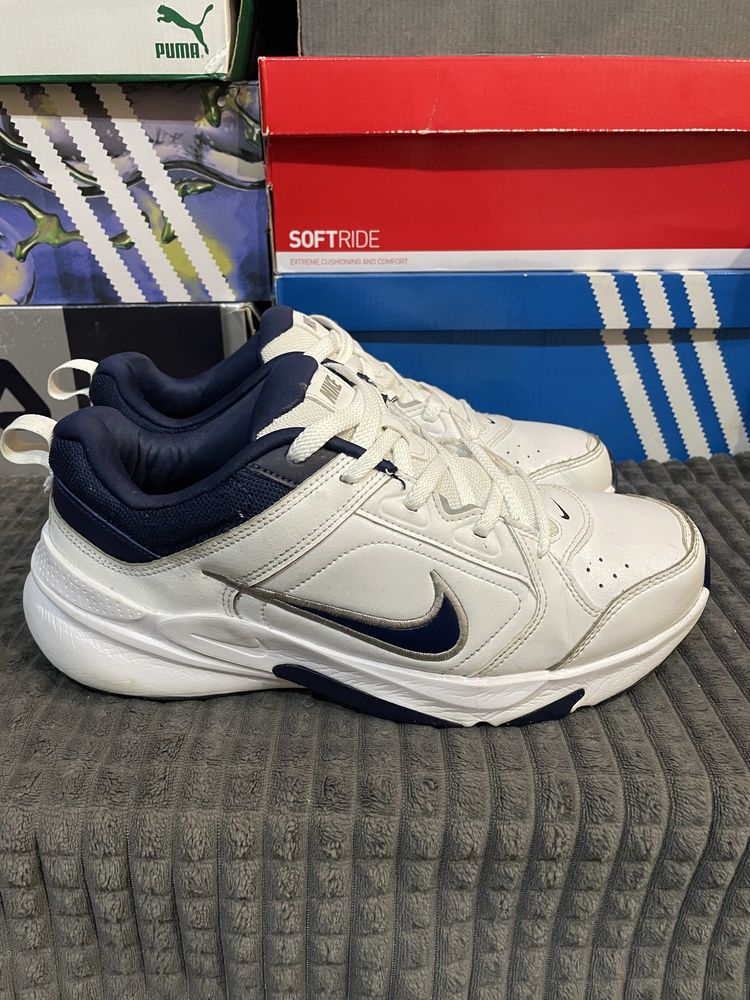 Чоловічі кросівки Nike Defyallday 43(27,5см) оригінал